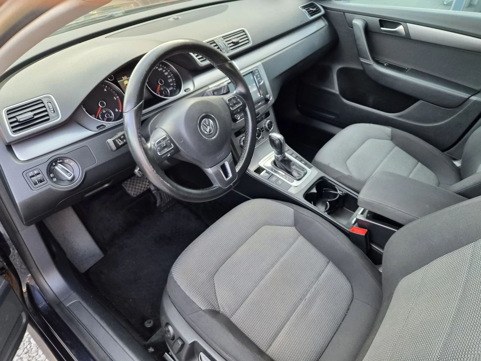 VW Passat 2.0TDI AUTOMAT , снимка 8 - Автомобили и джипове - 54825029