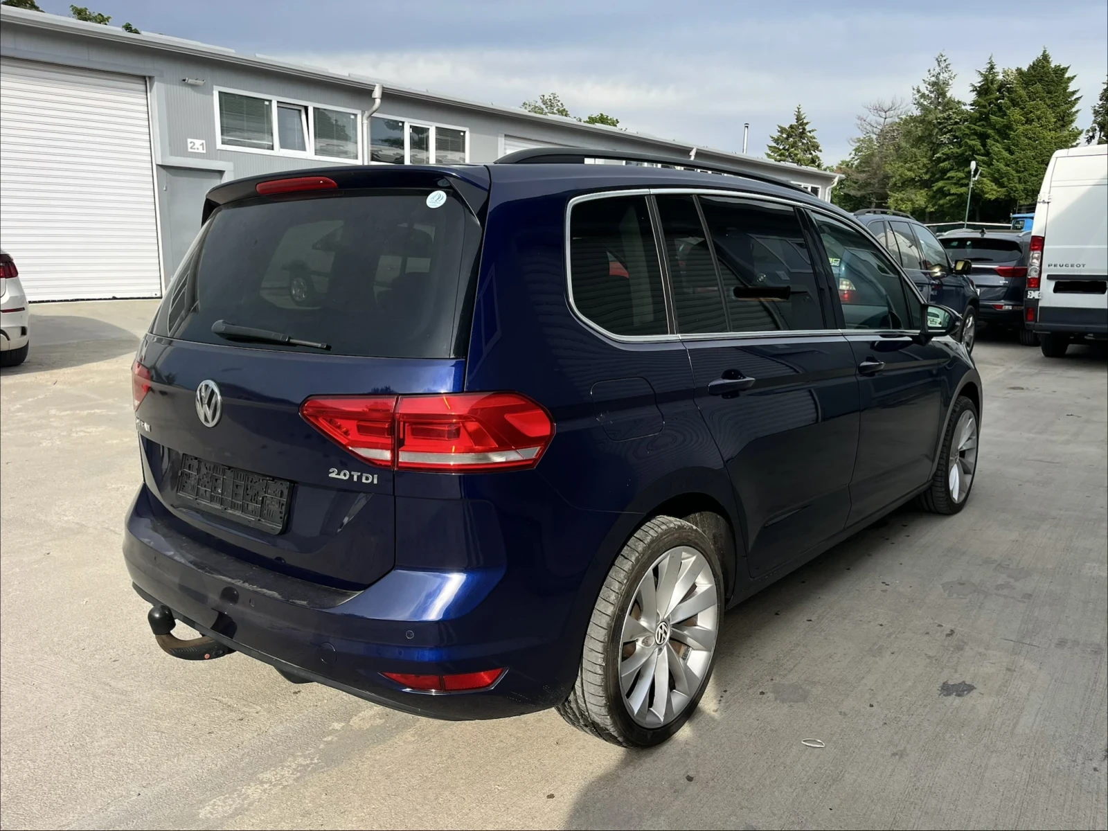 VW Touran 2, 0TDI-150k.c/6+ 1/ПОДГРЕВ/МУЛТИМЕДИЯ/ТОП!!!, снимка 5 - Автомобили и джипове - 54840278