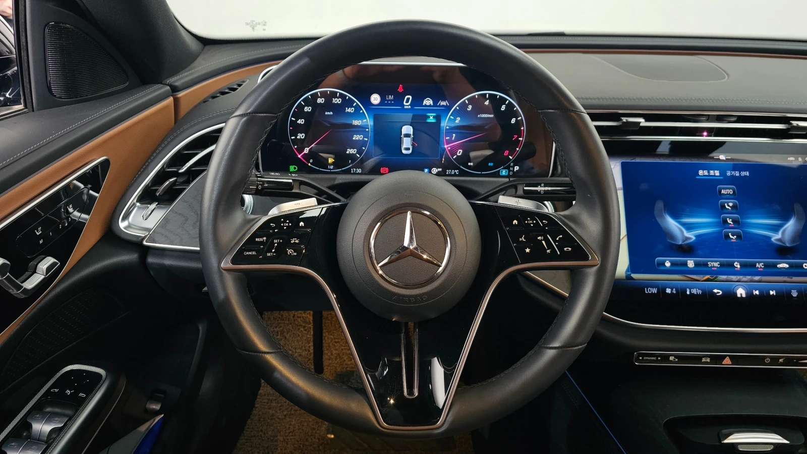 Mercedes-Benz E 200 * ОБДУХВАНЕ* 360КАМЕРА* ДИСТРОНИК* ПАНОРАМА* , снимка 5 - Автомобили и джипове - 55058854