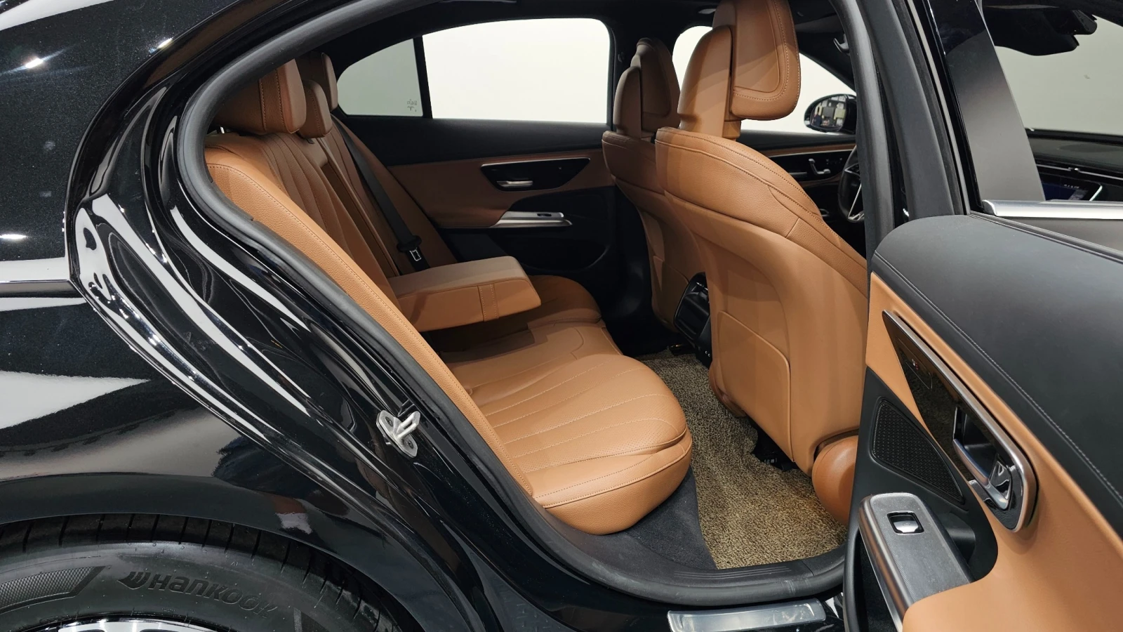Mercedes-Benz E 200 * ОБДУХВАНЕ* 360КАМЕРА* ДИСТРОНИК* ПАНОРАМА* , снимка 14 - Автомобили и джипове - 55058854