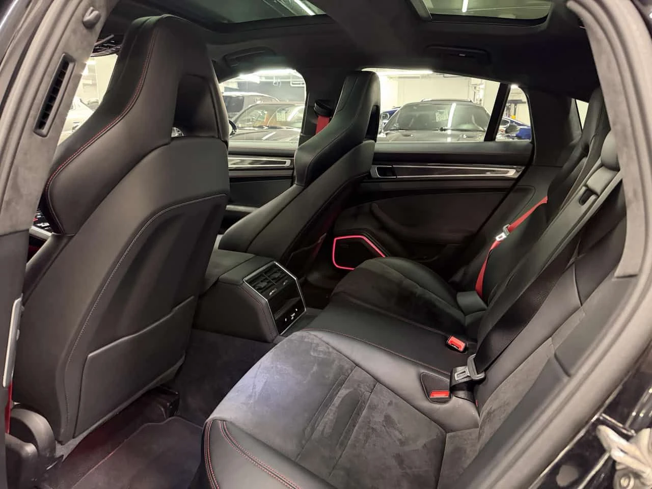Porsche Panamera GTS| ALCANTARA| BOSE| HUD| 360CAM| 2 KЛЮЧА| , снимка 12 - Автомобили и джипове - 55308871