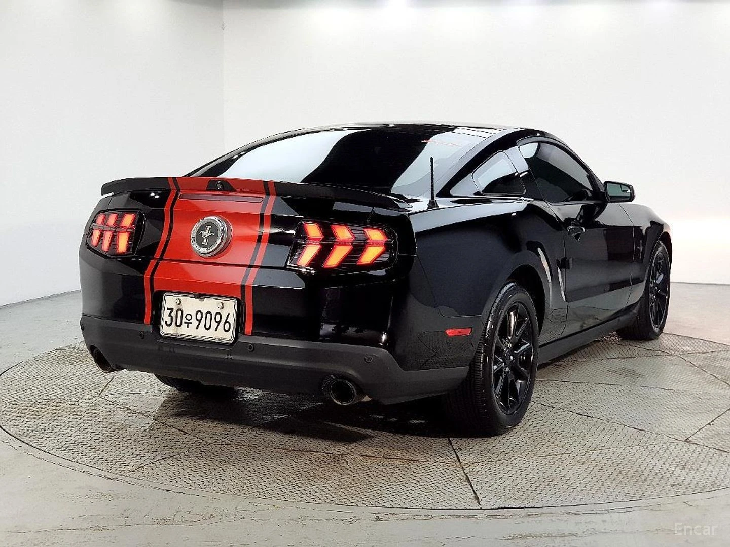 Ford Mustang Coupe* КОЖА* НАВИ* ПАНО, снимка 2 - Автомобили и джипове - 55502779