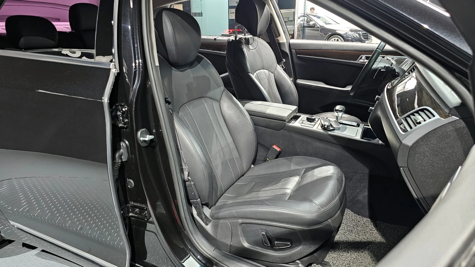 Genesis G80 PREMIUM LUXURY 3.3 GDi 4x4* ПОДГРЕВ ВОЛАН/СЕДАЛКИ, снимка 16 - Автомобили и джипове - 55648247