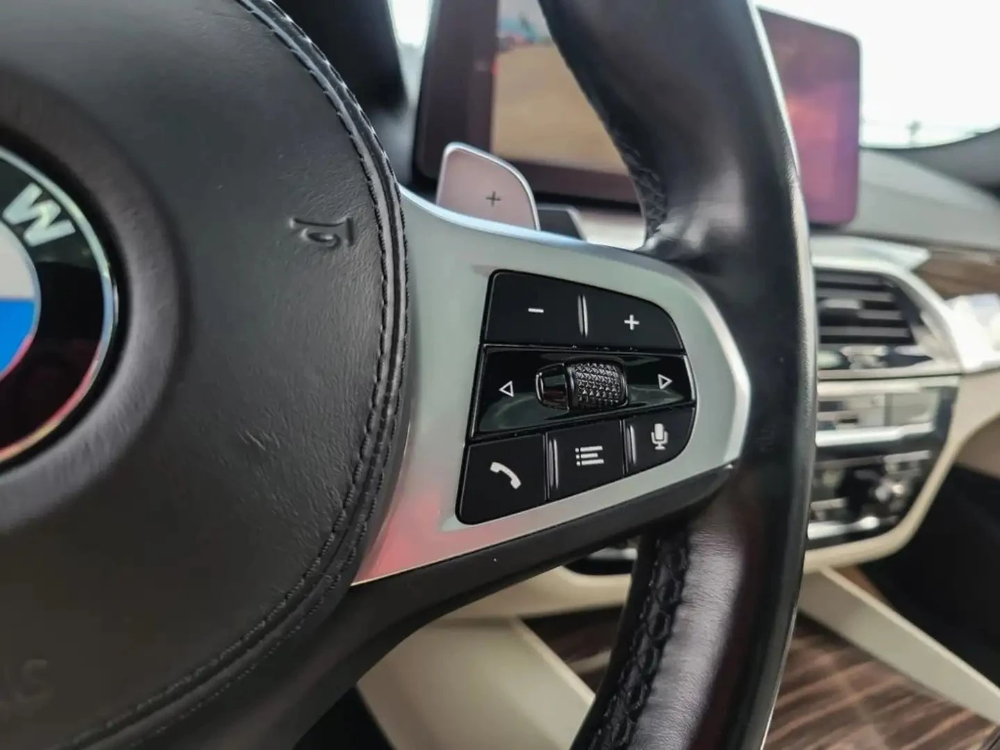 BMW 550 M xDrive Premium pkg Цена до България & АвтоКредит, снимка 12 - Автомобили и джипове - 56058911