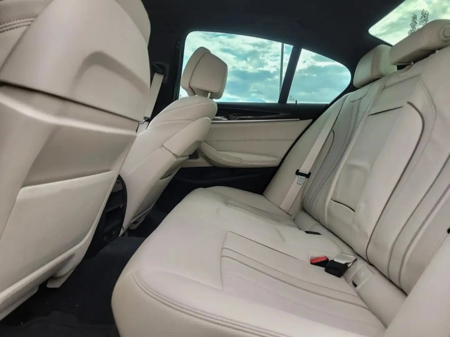 BMW 550 M xDrive Premium pkg Цена до България & АвтоКредит, снимка 16 - Автомобили и джипове - 56058911