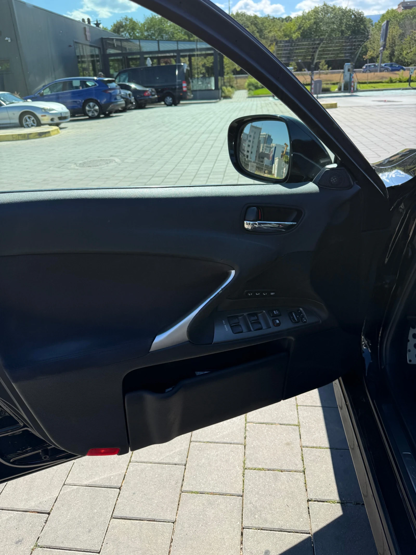 Lexus IS 220d, снимка 9 - Автомобили и джипове - 56087576
