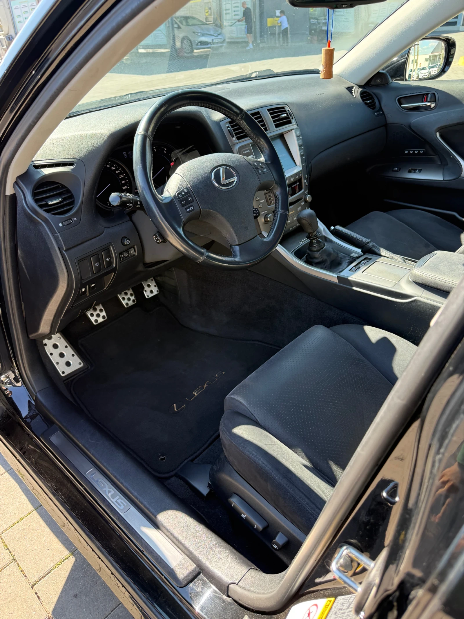 Lexus IS 220d, снимка 8 - Автомобили и джипове - 56087576