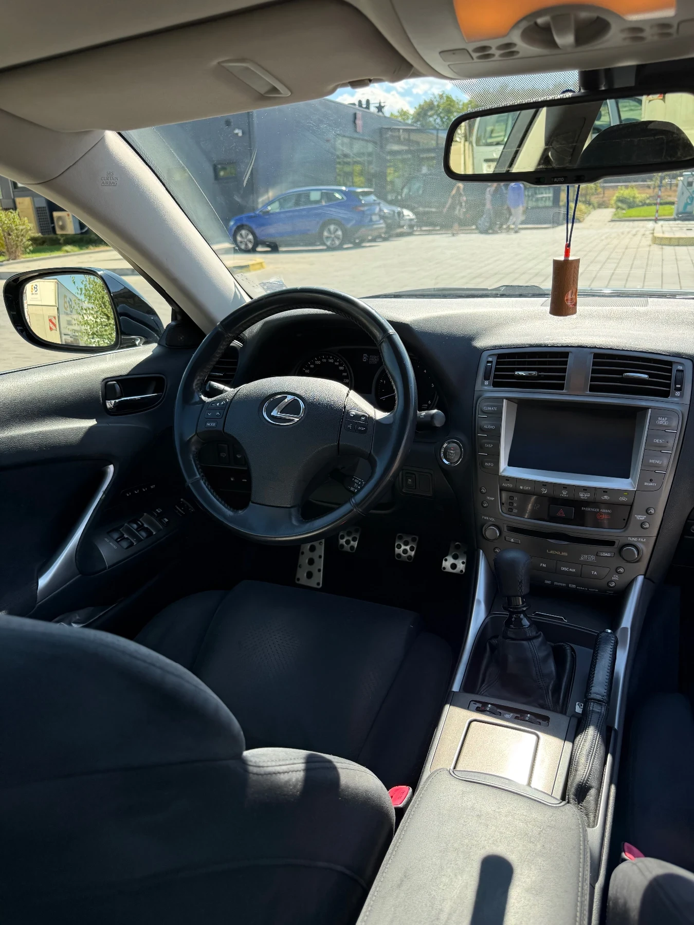 Lexus IS 220d, снимка 10 - Автомобили и джипове - 56087576