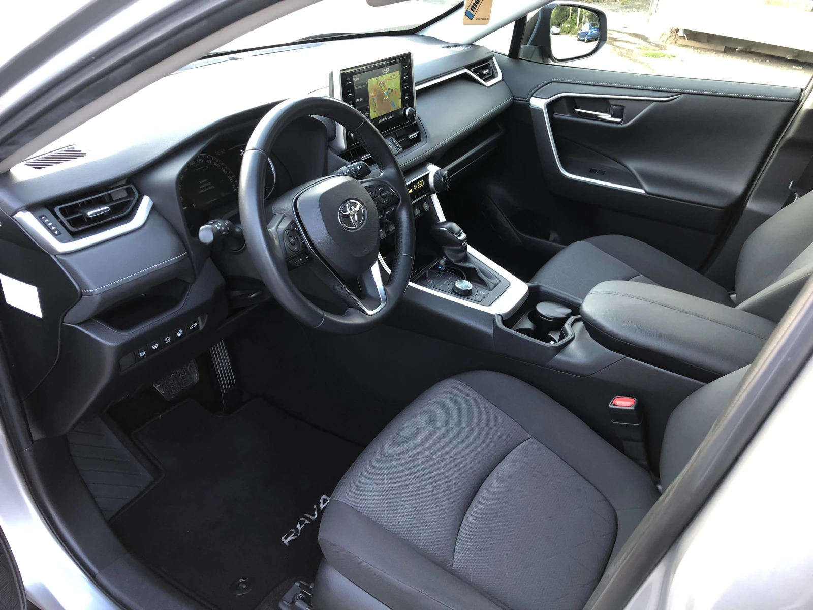 Toyota Rav4 ШВЕЙЦАРИЯ EXECUTIVE - изображение 8