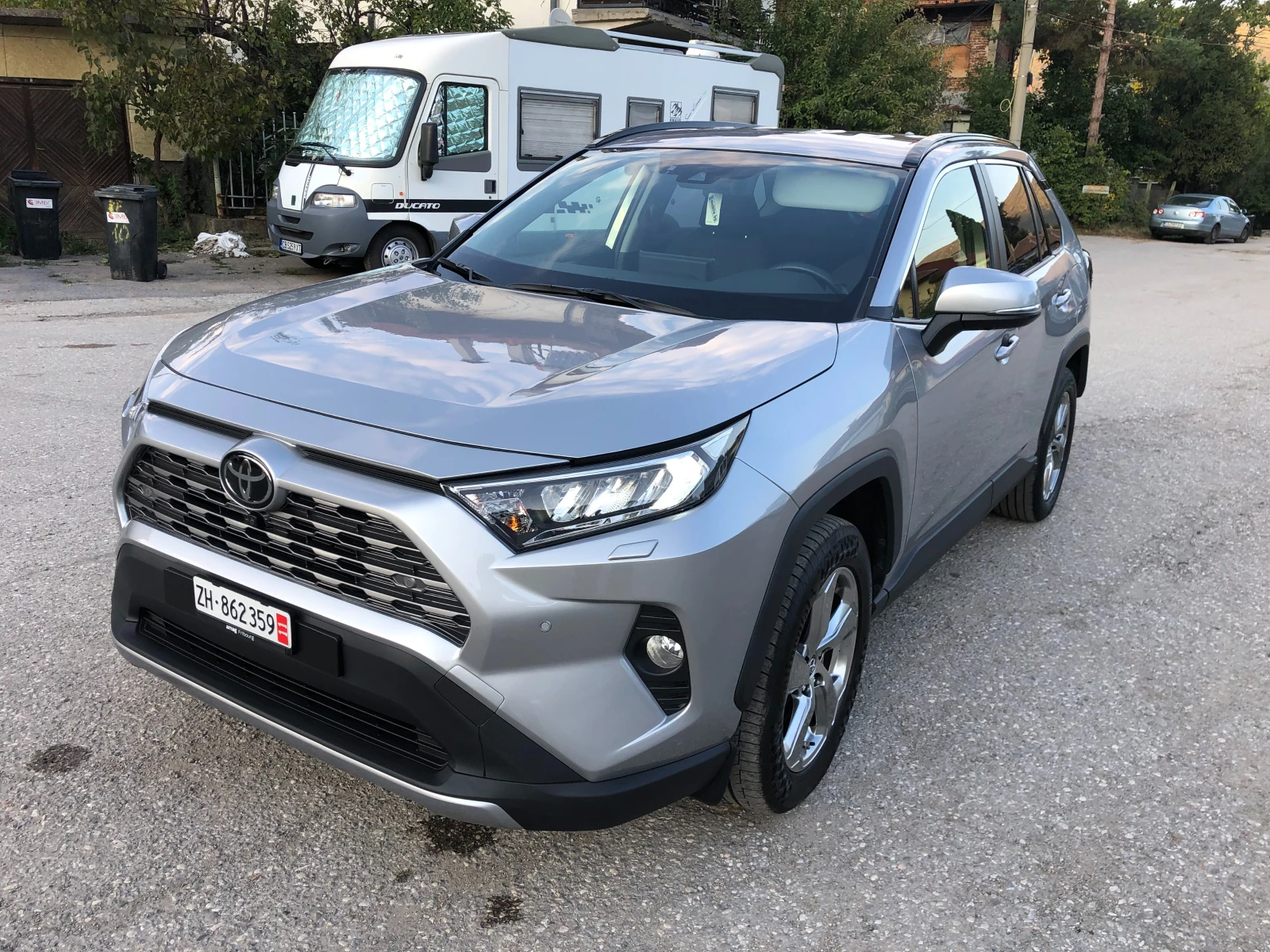 Toyota Rav4 ШВЕЙЦАРИЯ EXECUTIVE - изображение 3