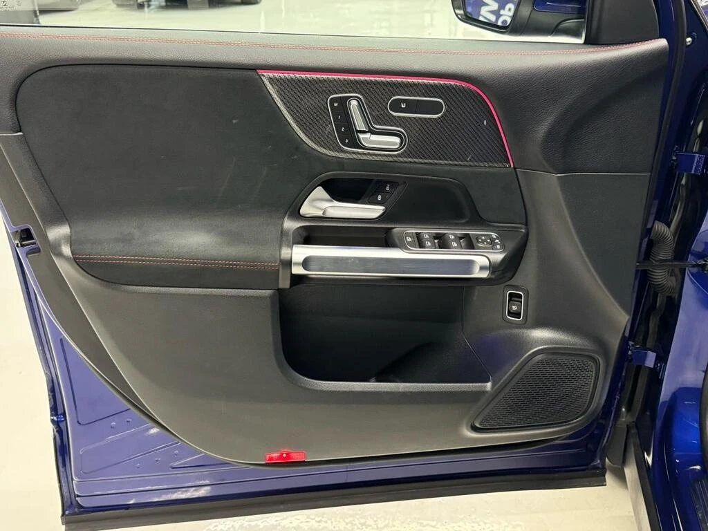 Mercedes-Benz GLB * AMG PKG| CARPLAY| 360CAM| BSM| FCW| AMBIENT LIGH - изображение 7