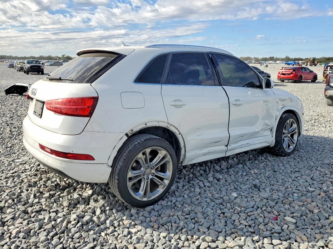 Audi Q3 2.0l Premium Plus, снимка 3 - Автомобили и джипове - 53939369