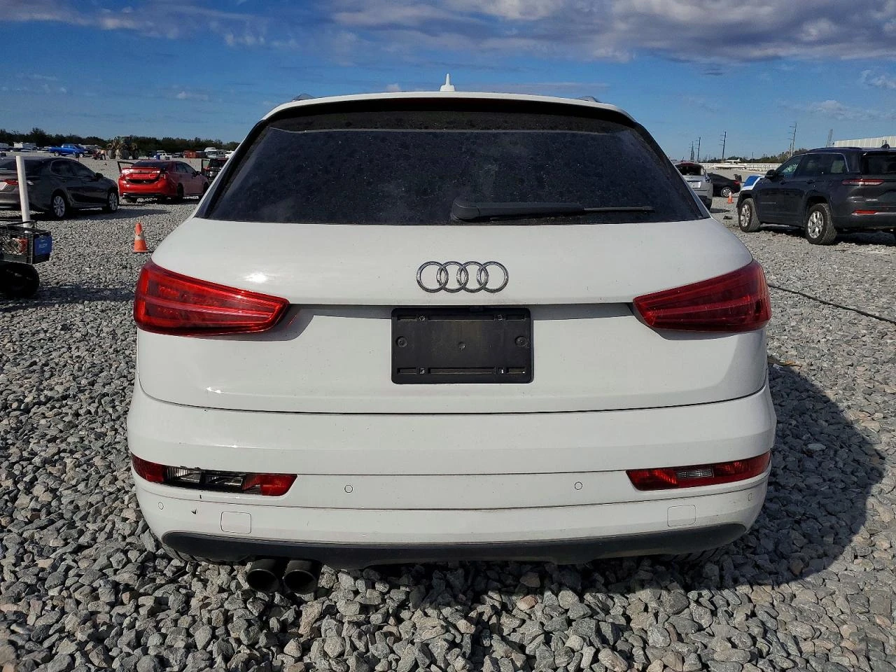 Audi Q3 2.0l Premium Plus, снимка 6 - Автомобили и джипове - 53939369