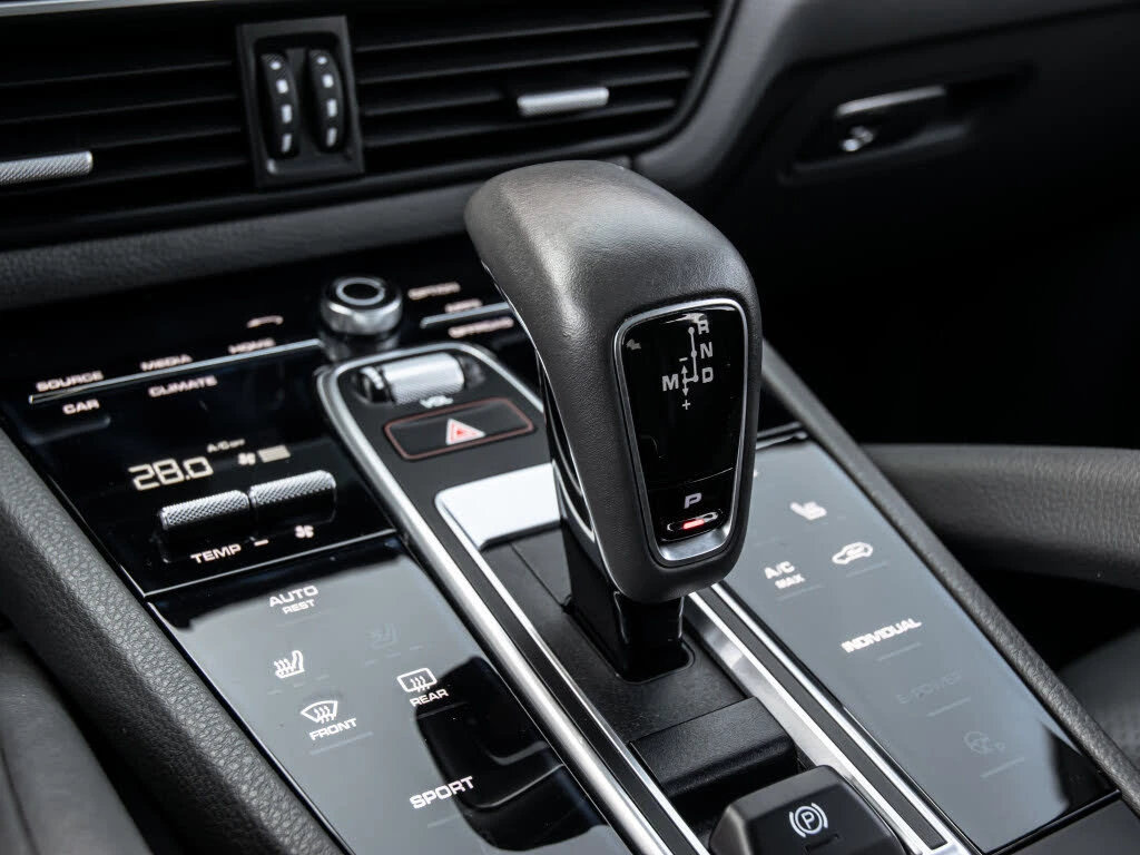 Porsche Cayenne 3.0* BOSE* ПОДГРЕВ* КАМЕРА* ПАНОРАМА* КЕЙЛЕС* LANE, снимка 13 - Автомобили и джипове - 54810132