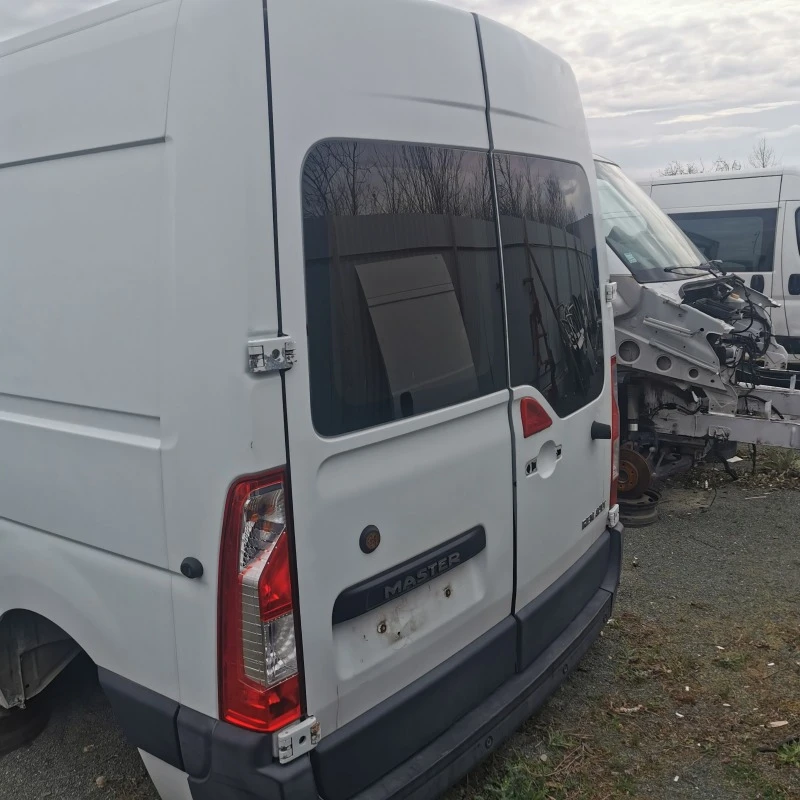 Renault Master 2.3D, снимка 15 - Бусове и автобуси - 47183775