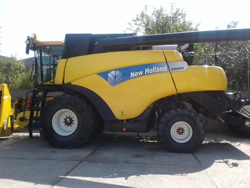 Комбайн New Holland CR9090, снимка 1 - Селскостопанска техника - 48239640