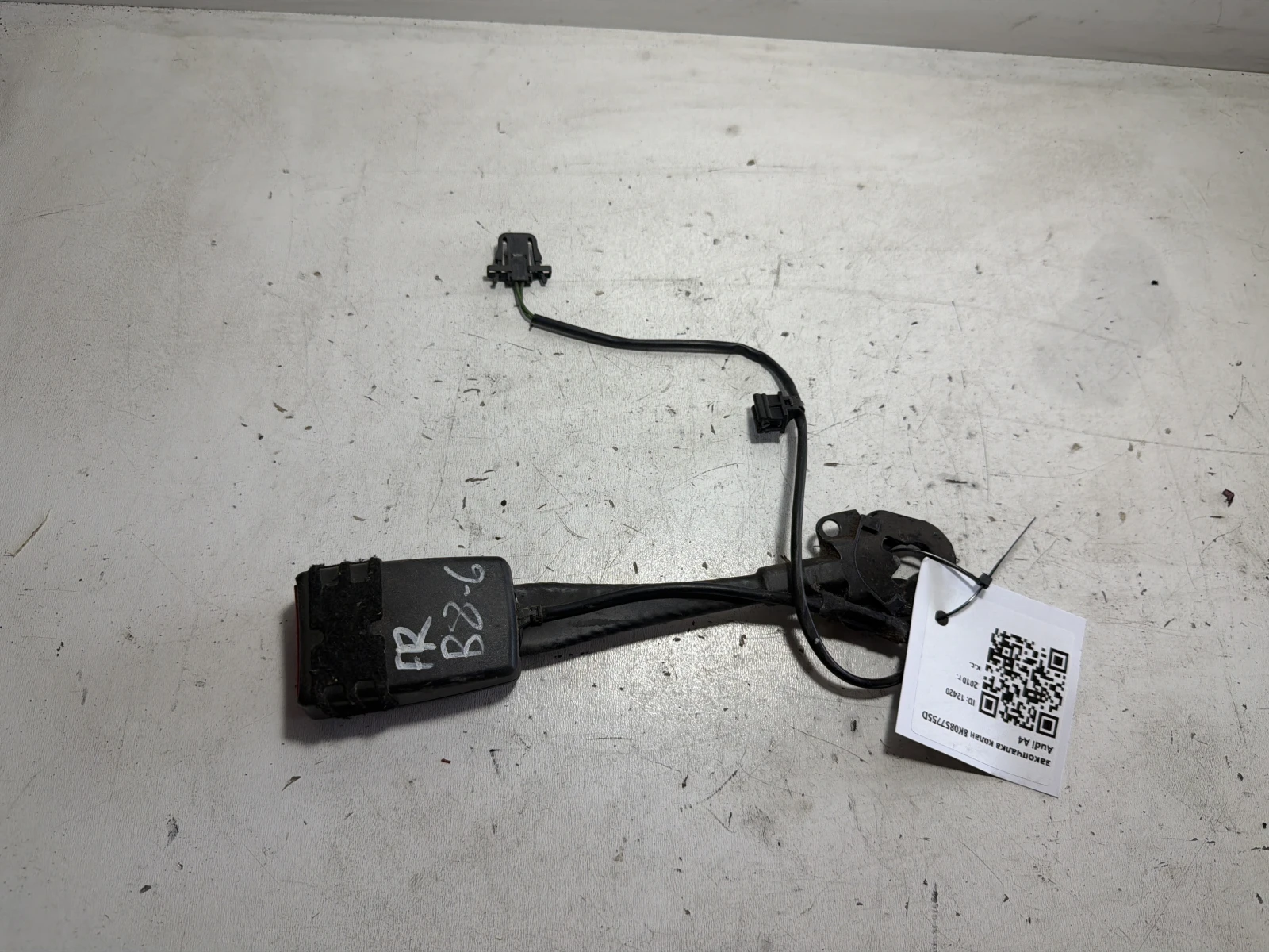 закопчалка колан 8K0857755D Audi A4