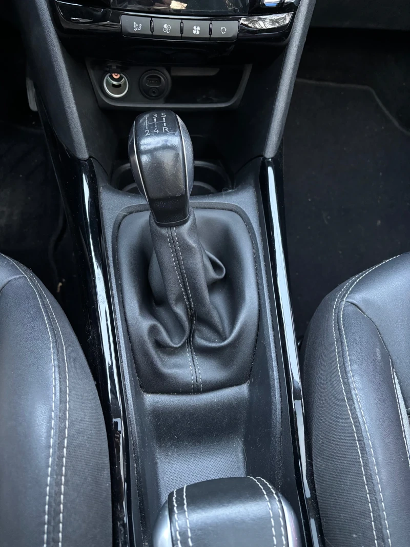 Peugeot 2008, снимка 7 - Автомобили и джипове - 52774874