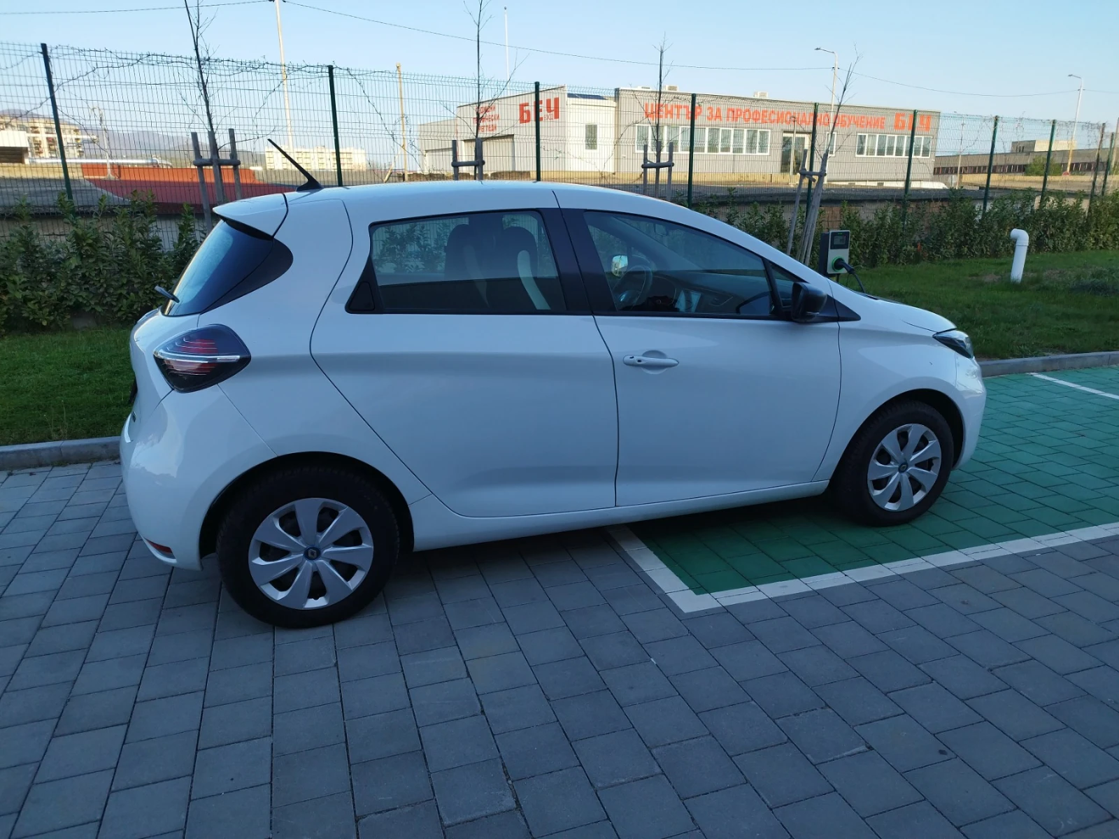 Renault Zoe 52 - изображение 3