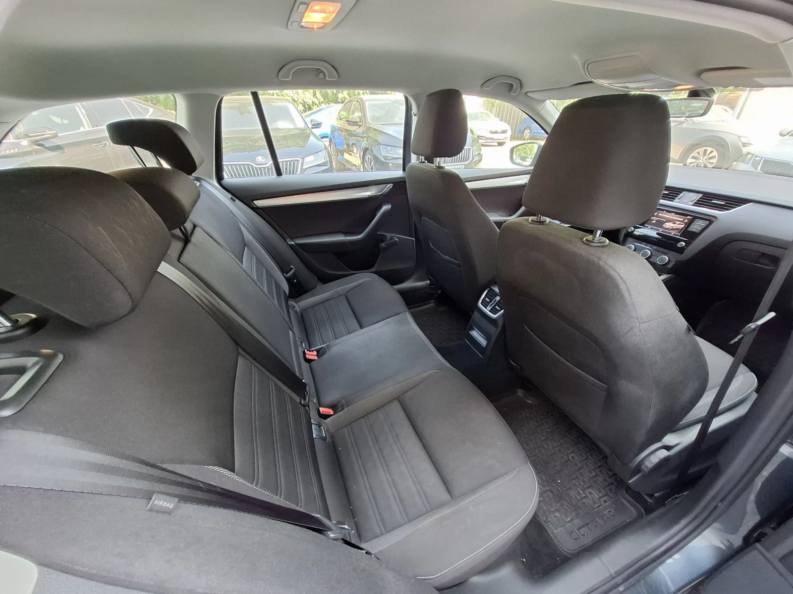 Skoda Octavia 1.6 TDI - изображение 10
