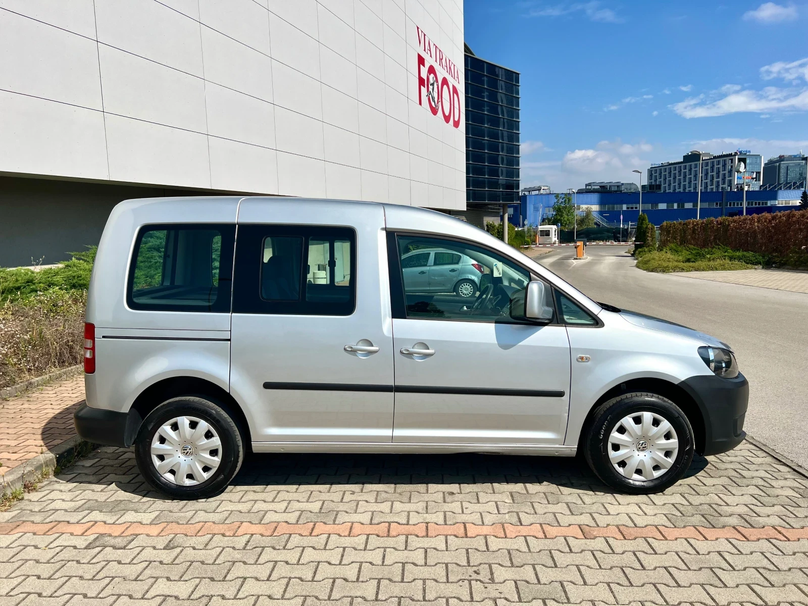 VW Caddy 1.6TDI-лизинг през Уникредит по 350лв - изображение 4