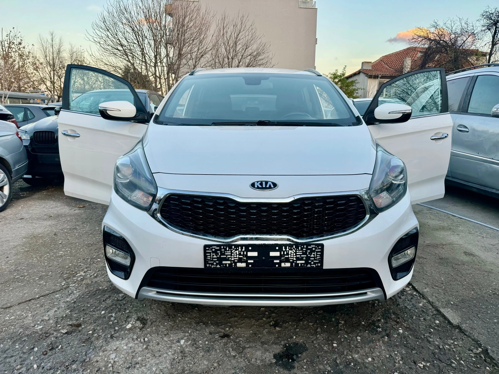 Kia Carens 1.7CDRI 120HP 6 SPEED NAVI 160000KM 2019G EURO 6 - изображение 3