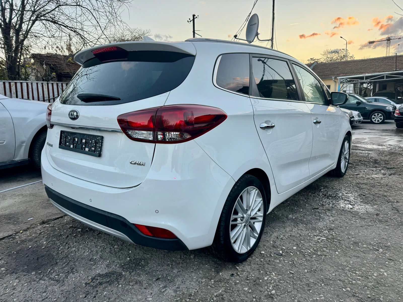 Kia Carens 1.7CDRI 120HP 6 SPEED NAVI 160000KM 2019G EURO 6 - изображение 7