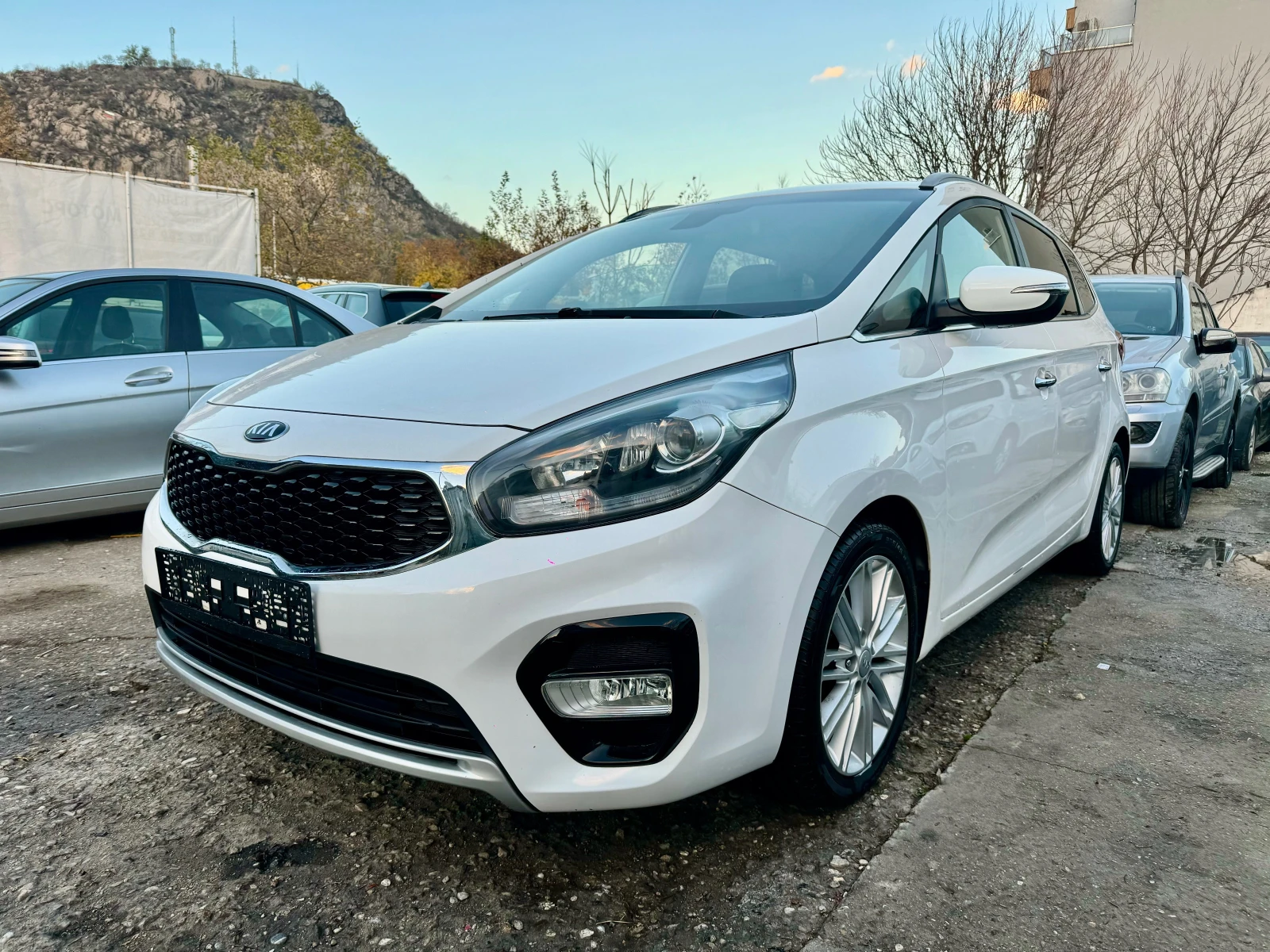Kia Carens 1.7CDRI 120HP 6 SPEED NAVI 160000KM 2019G EURO 6 - изображение 2