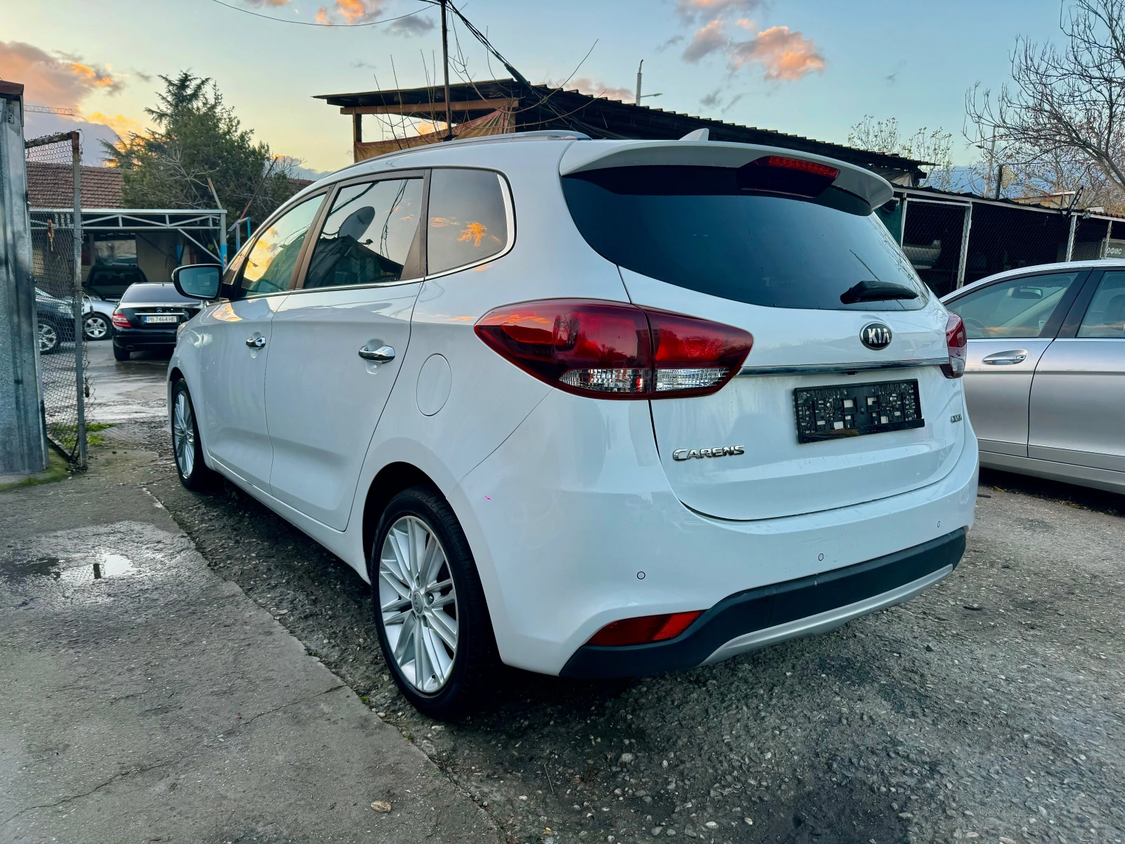 Kia Carens 1.7CDRI 120HP 6 SPEED NAVI 160000KM 2019G EURO 6 - изображение 5