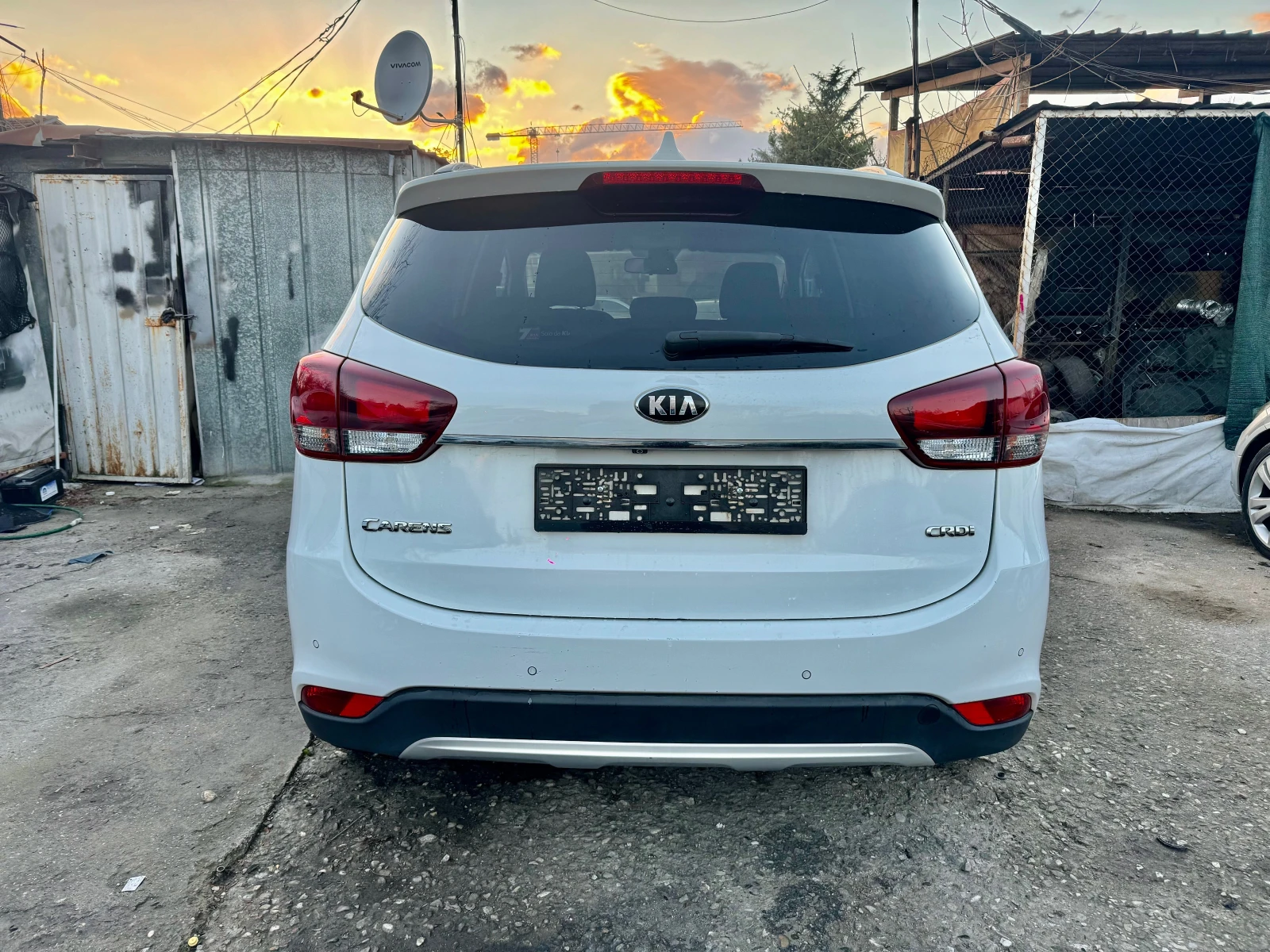 Kia Carens 1.7CDRI 120HP 6 SPEED NAVI 160000KM 2019G EURO 6 - изображение 6