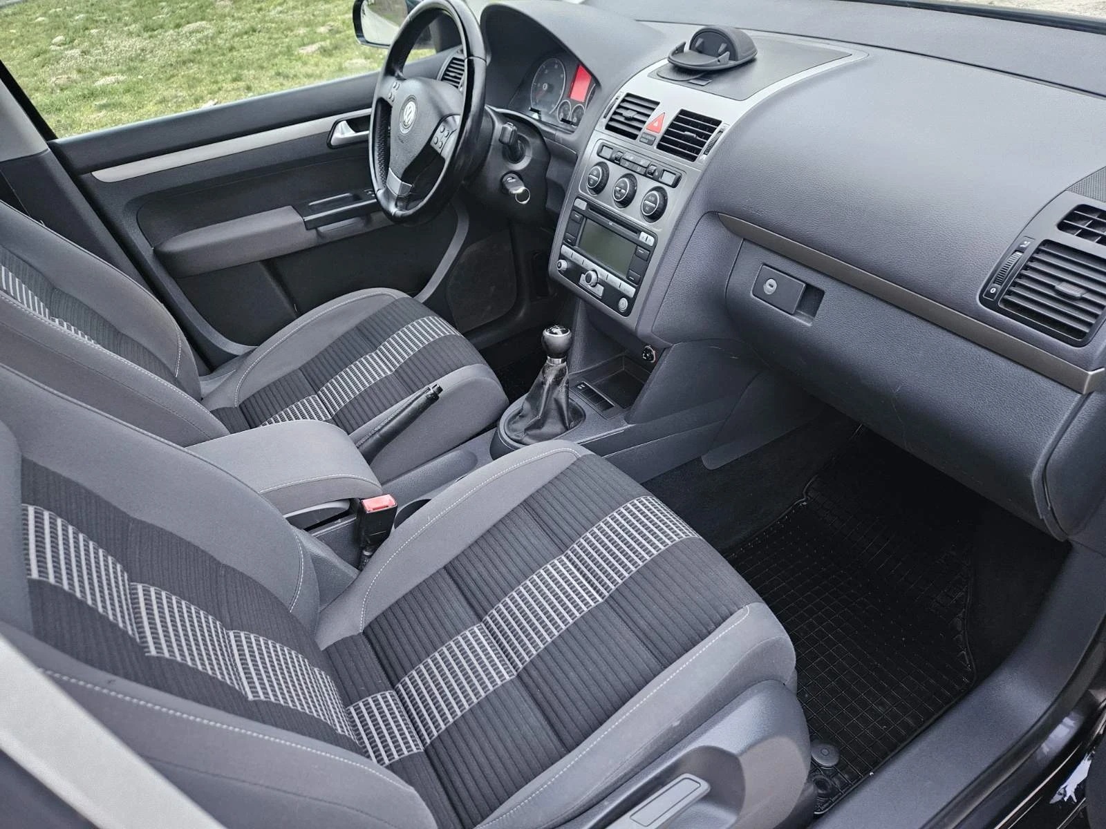 VW Touran, снимка 10 - Автомобили и джипове - 53929088