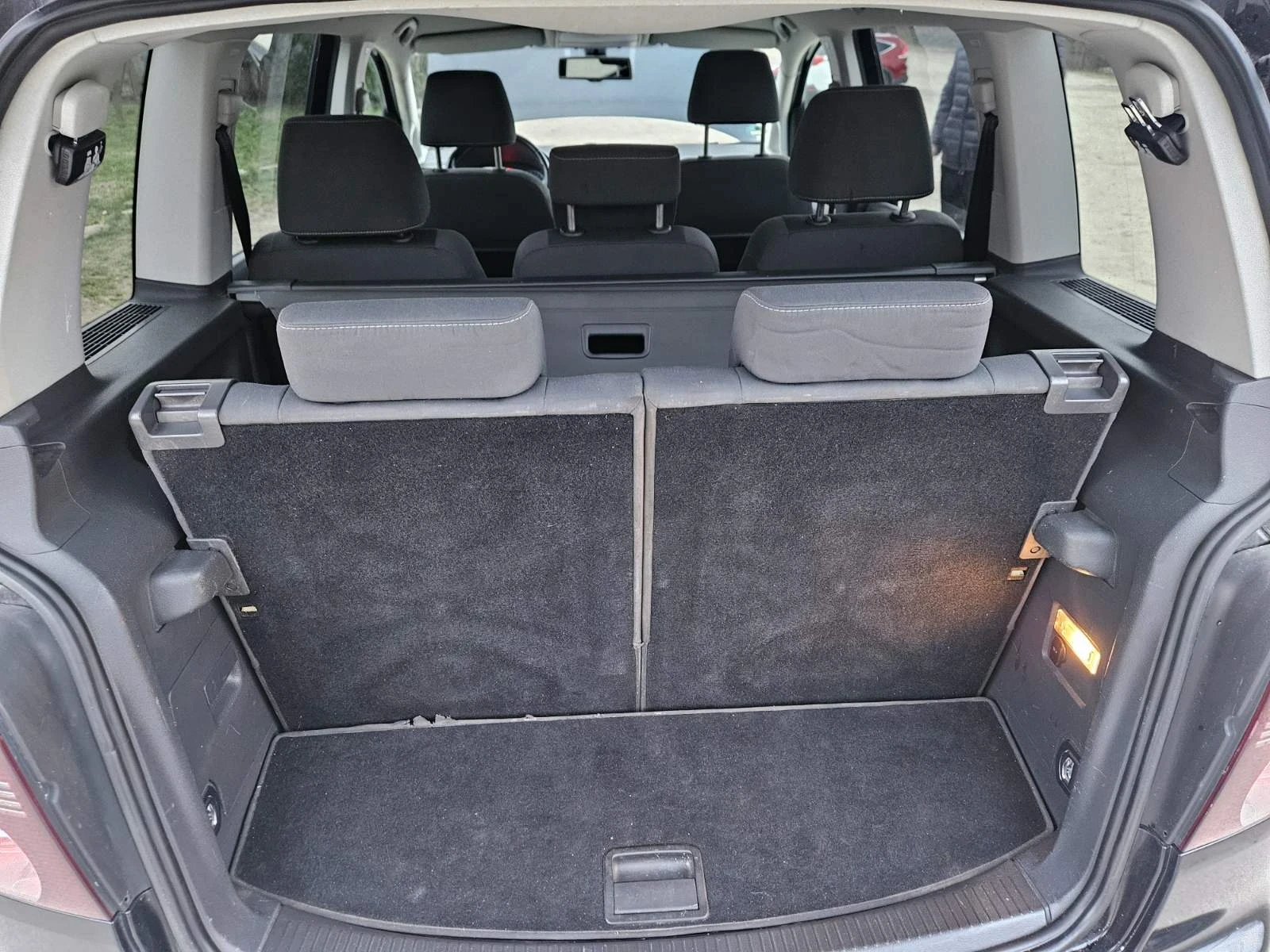 VW Touran, снимка 14 - Автомобили и джипове - 53929088