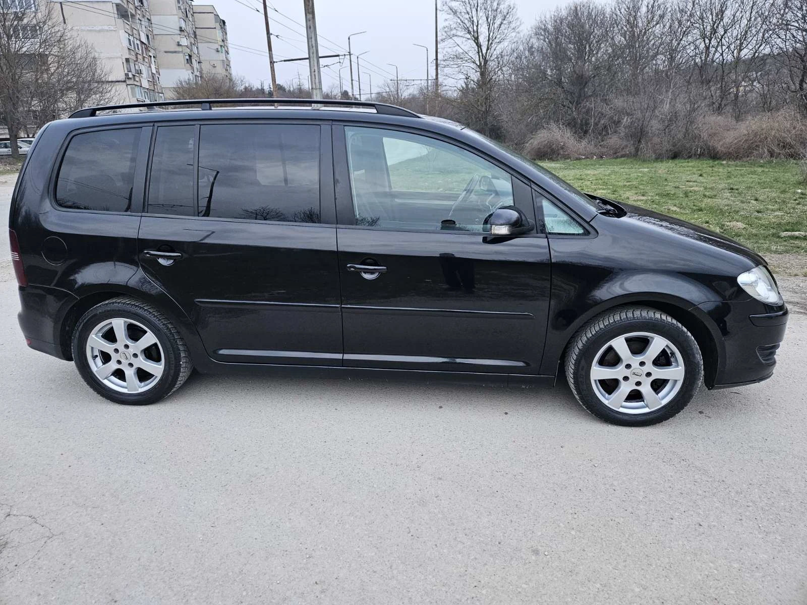 VW Touran, снимка 7 - Автомобили и джипове - 53929088