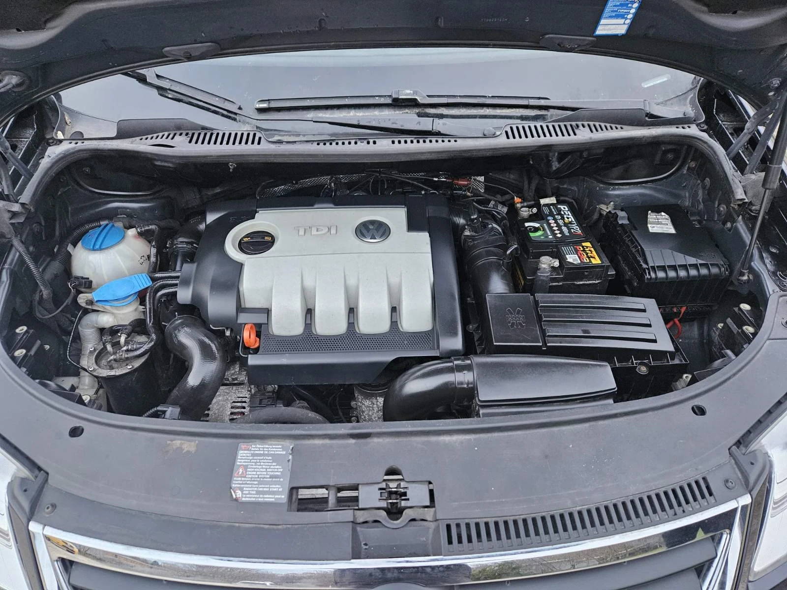 VW Touran, снимка 15 - Автомобили и джипове - 53929088