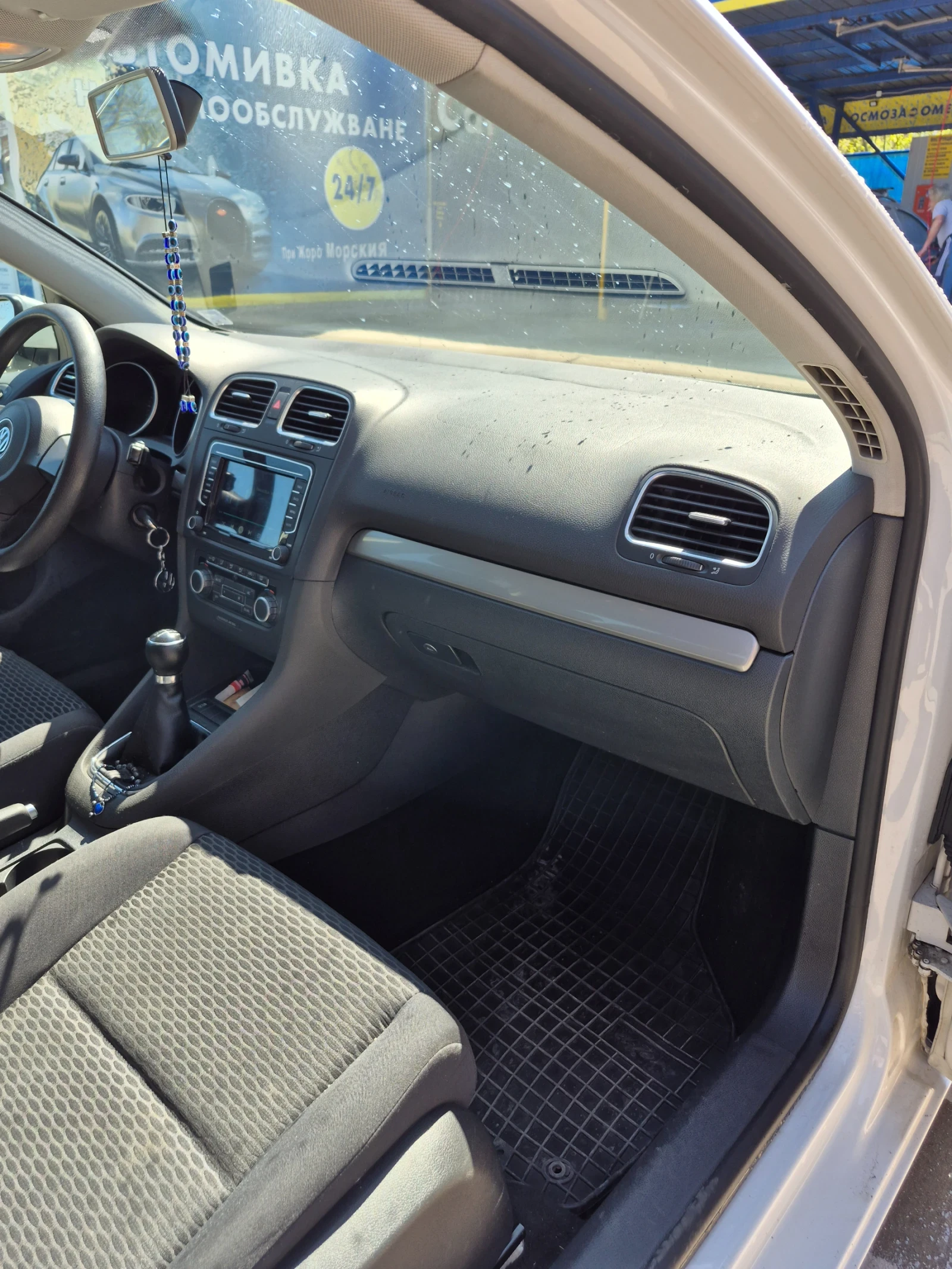 VW Golf 1.6 tdi, снимка 4 - Автомобили и джипове - 54173185