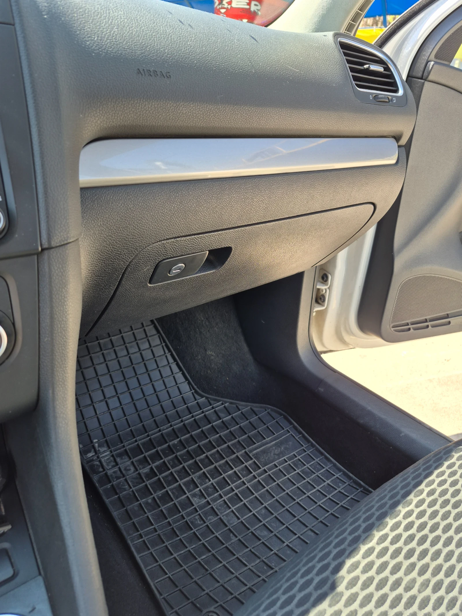 VW Golf 1.6 tdi, снимка 9 - Автомобили и джипове - 54173185