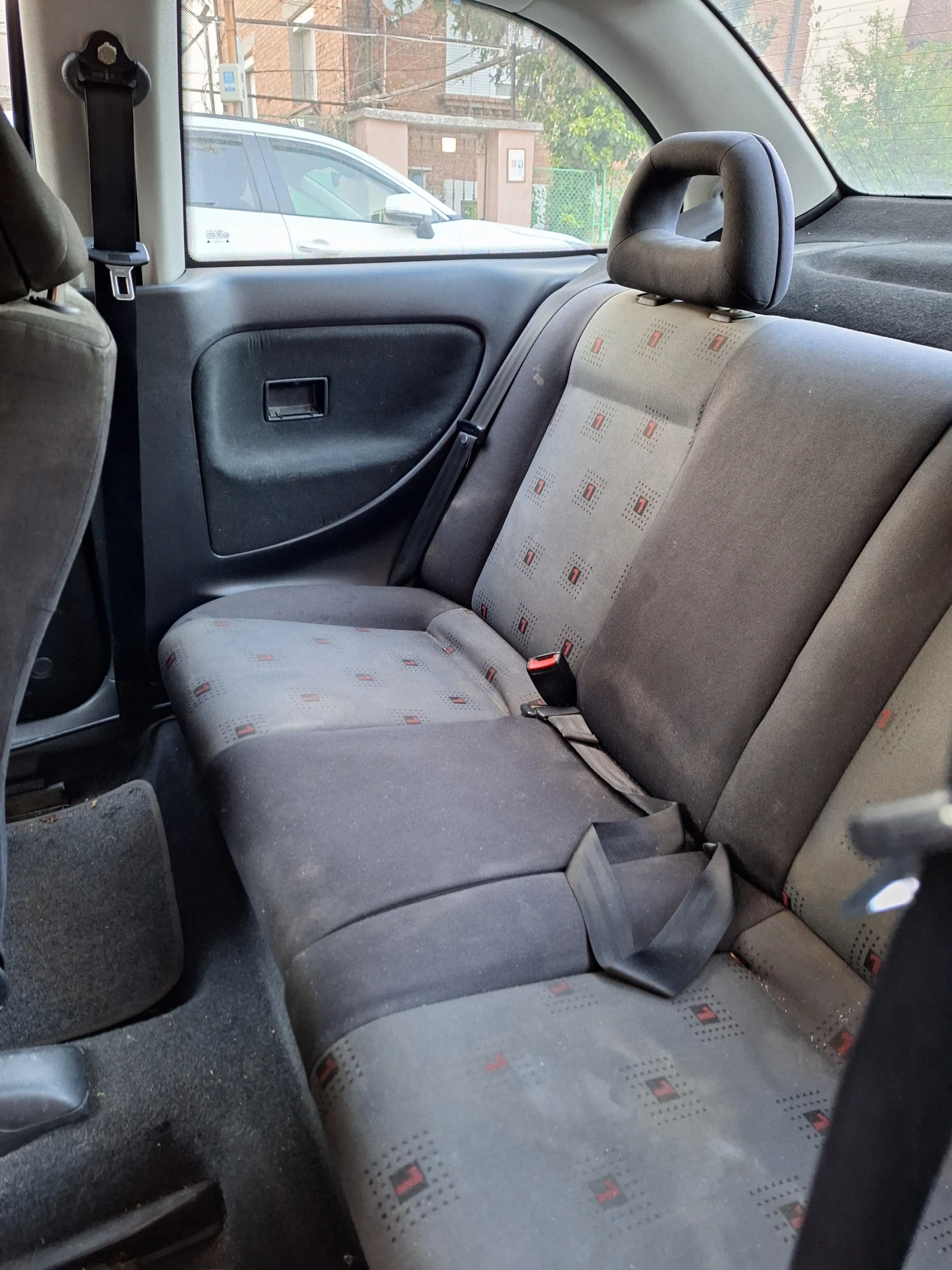 Seat Cordoba 1.6i, снимка 12 - Автомобили и джипове - 54247145