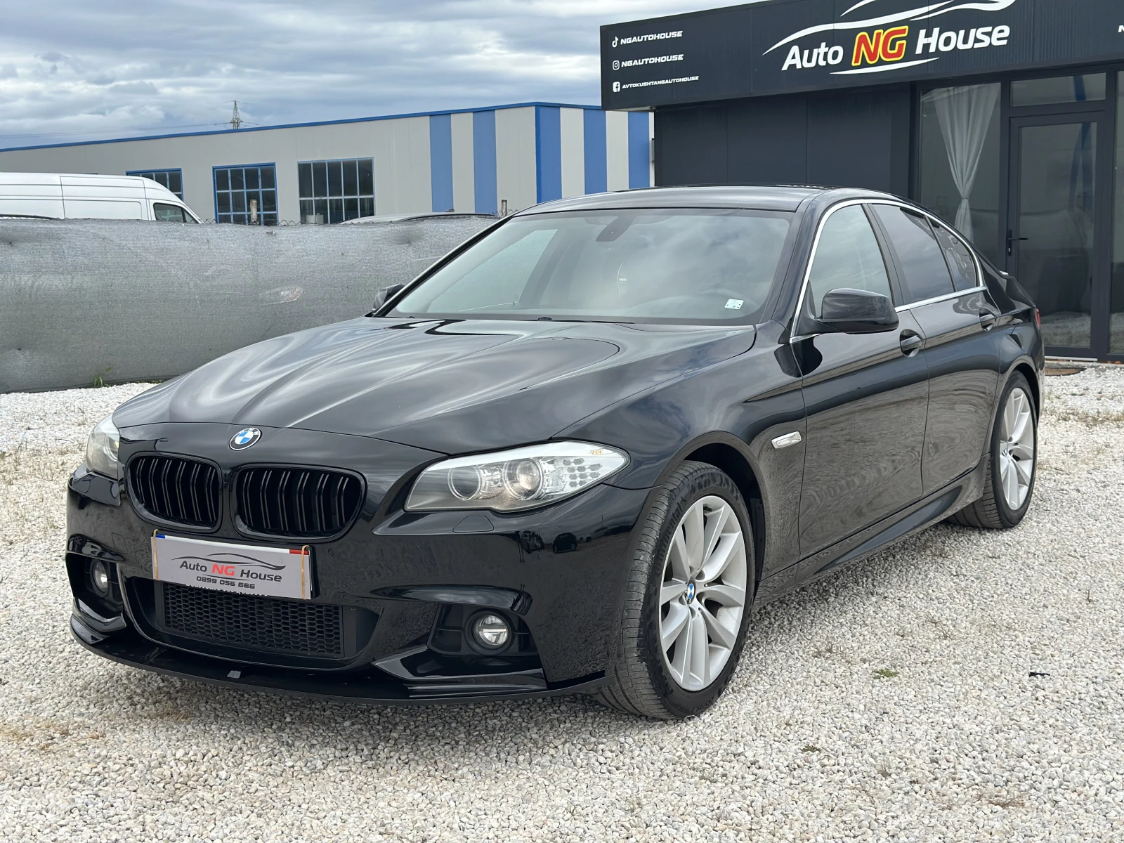 BMW 530 M SPORT| КОМФОРТ САЛОН| ПОДГРЕВ| НАПЪЛНО ОБСЛУЖЕНА, снимка 2 - Автомобили и джипове - 54883459