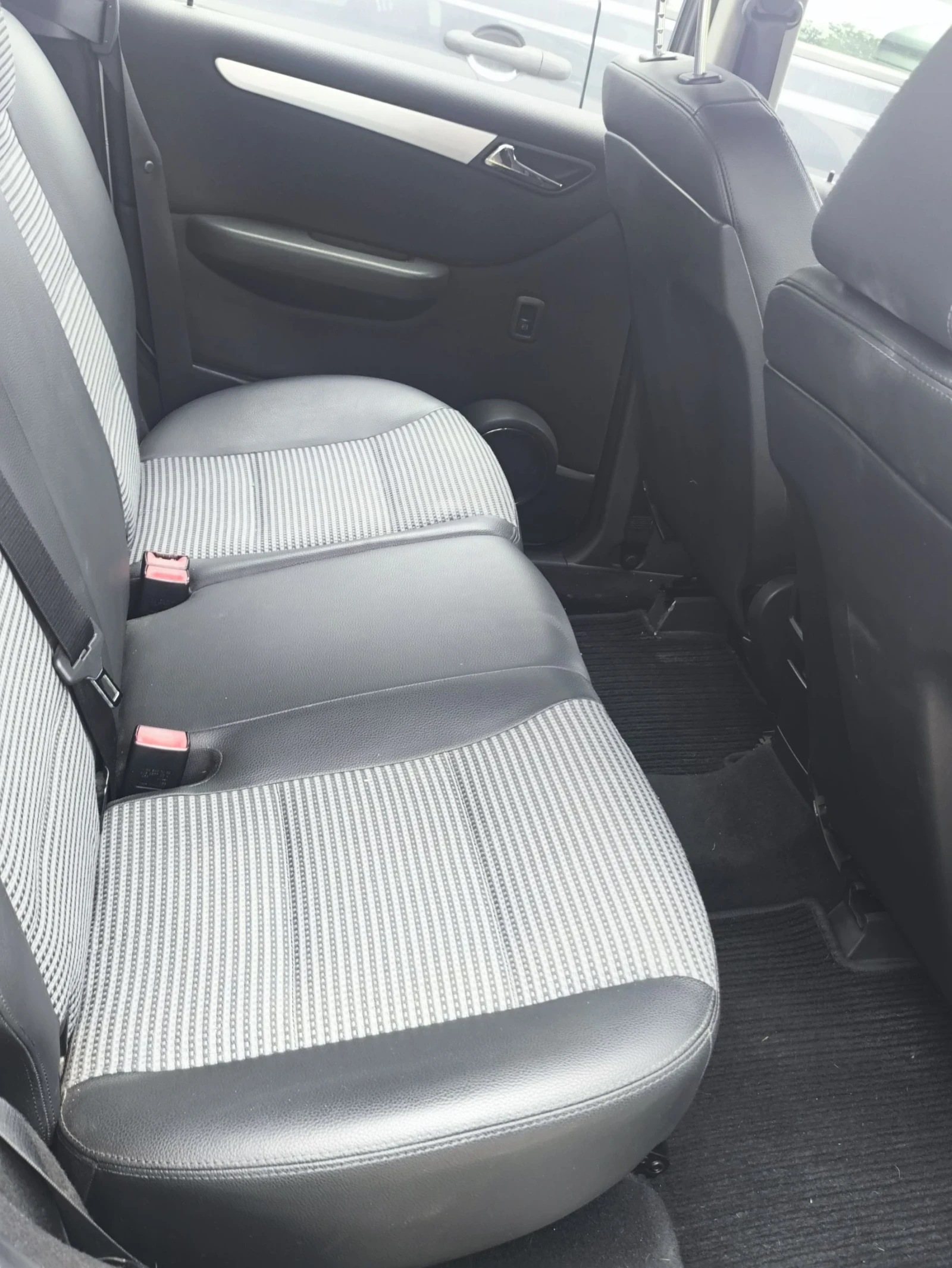 Mercedes-Benz B 180, снимка 4 - Автомобили и джипове - 54886201