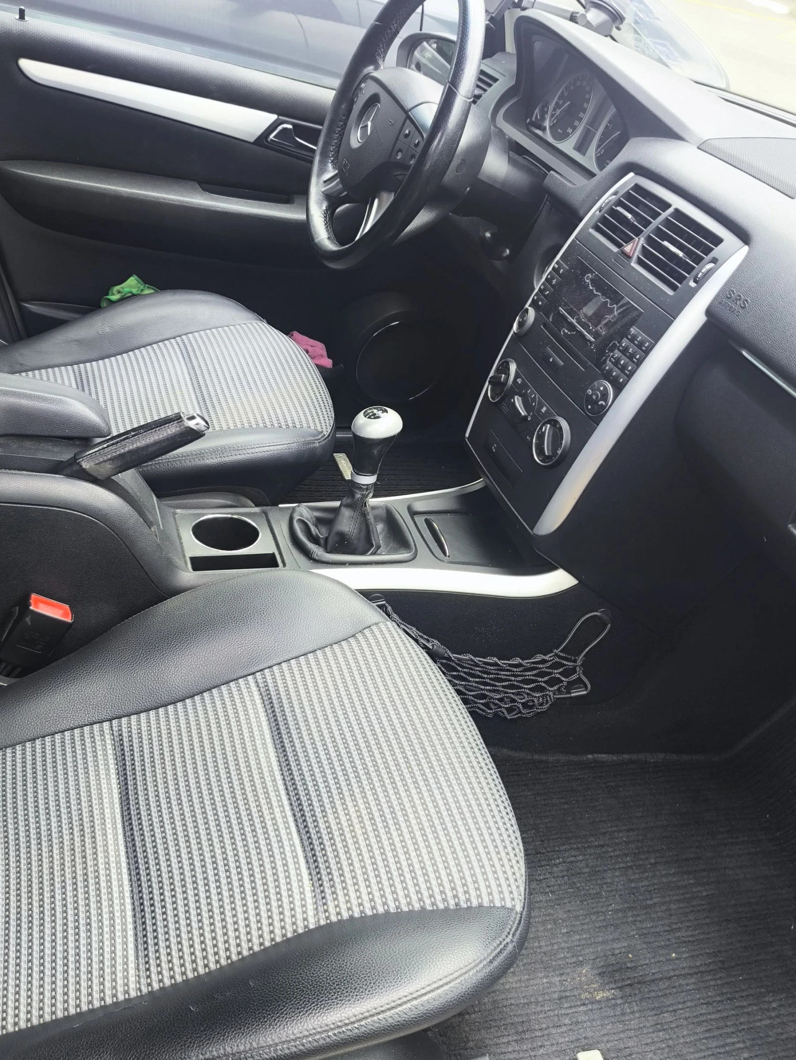 Mercedes-Benz B 180, снимка 2 - Автомобили и джипове - 54886201