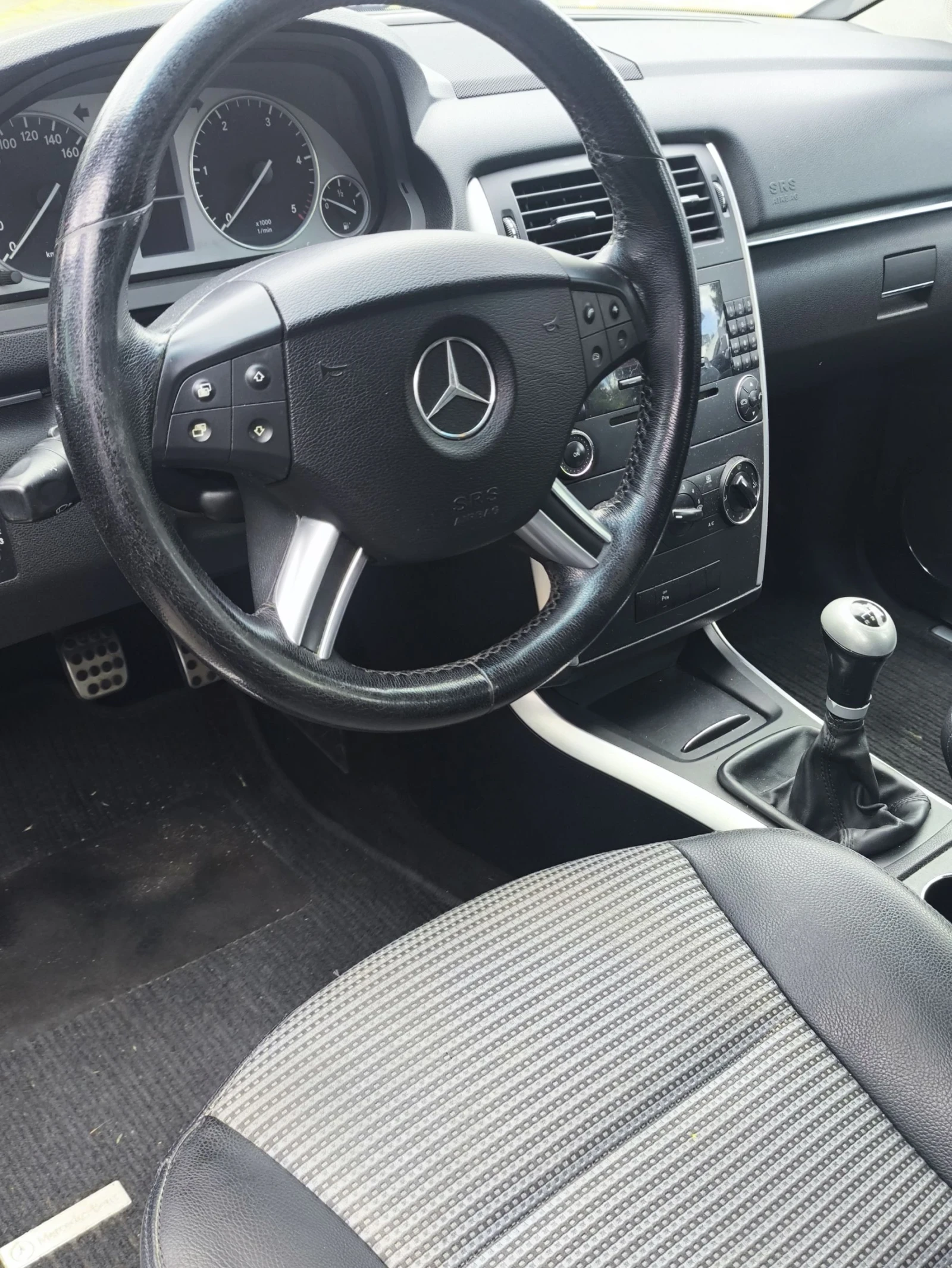 Mercedes-Benz B 180
