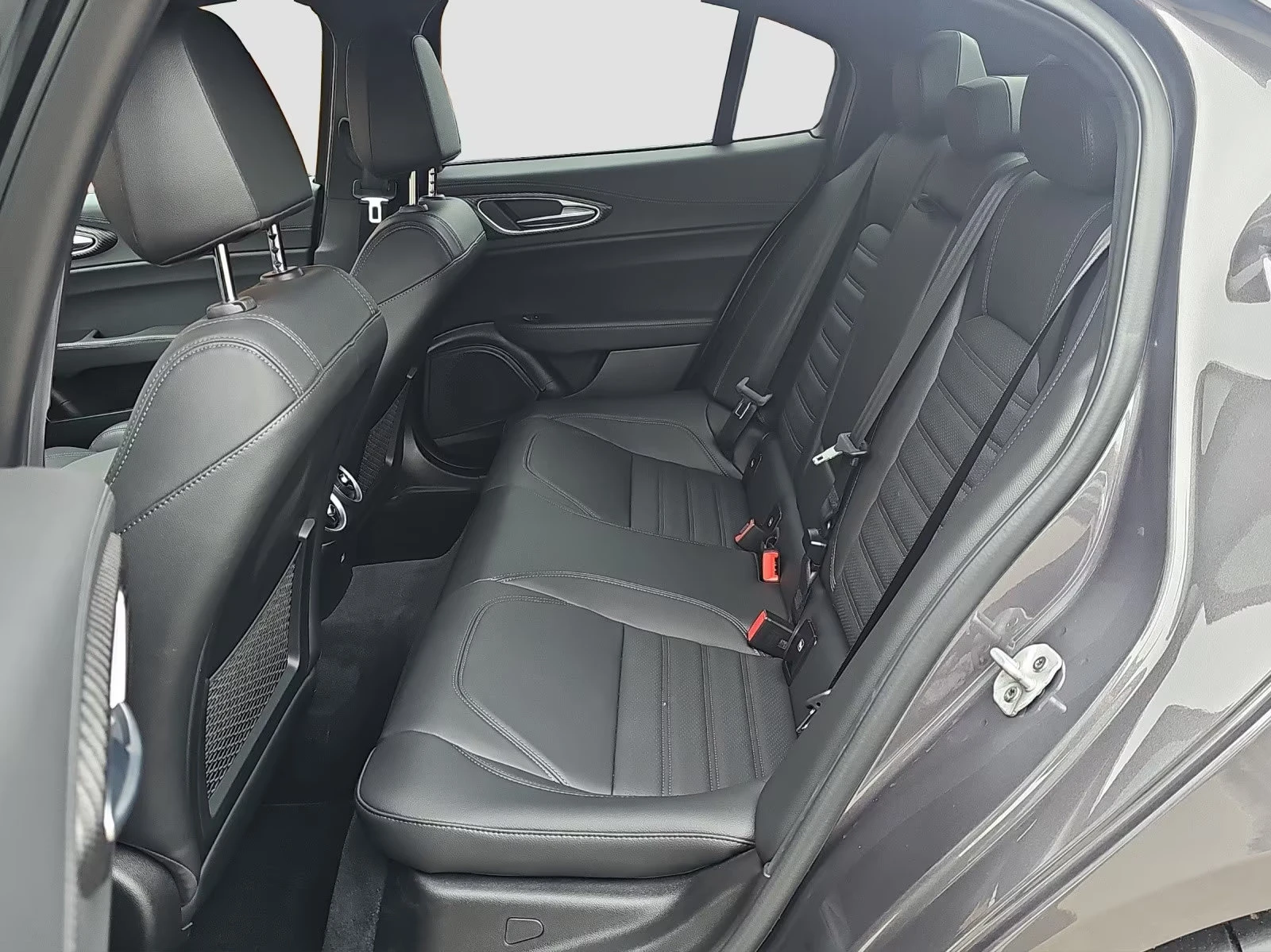 Alfa Romeo Giulia QUADRIFOGLIO/519HP/V6/BI-TURBO/CAM/565z, снимка 14 - Автомобили и джипове - 55211030