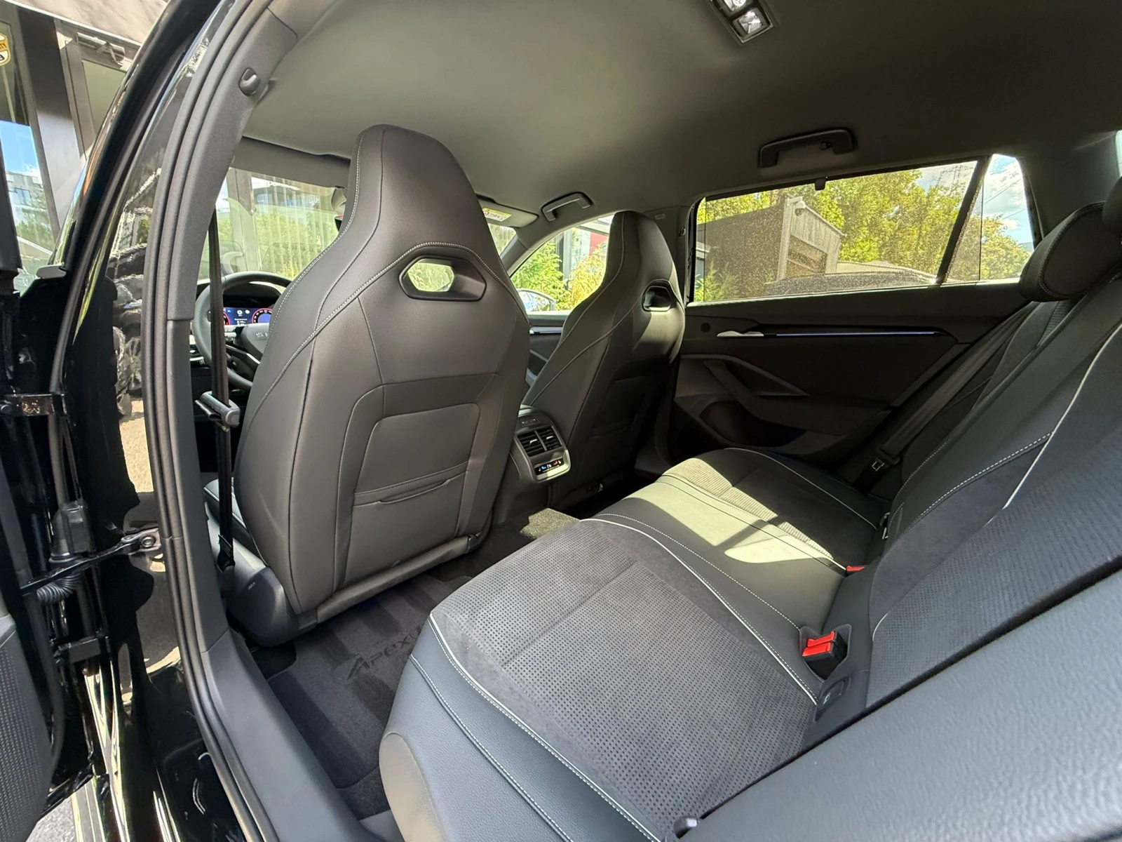Skoda Superb SPORT LINE/MASSAGE/CANTON/KEYLESS/4X4, снимка 12 - Автомобили и джипове - 56080824