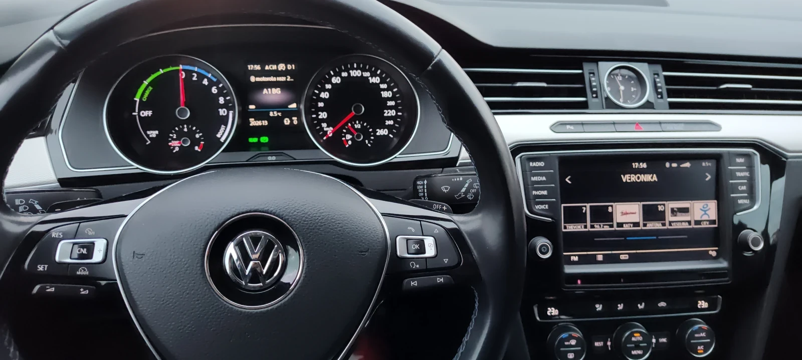VW Passat Plugin hibrid , снимка 6 - Автомобили и джипове - 56413530