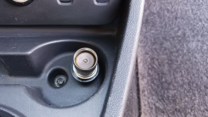 Dacia Duster 1.6, снимка 14 - Автомобили и джипове - 50854326