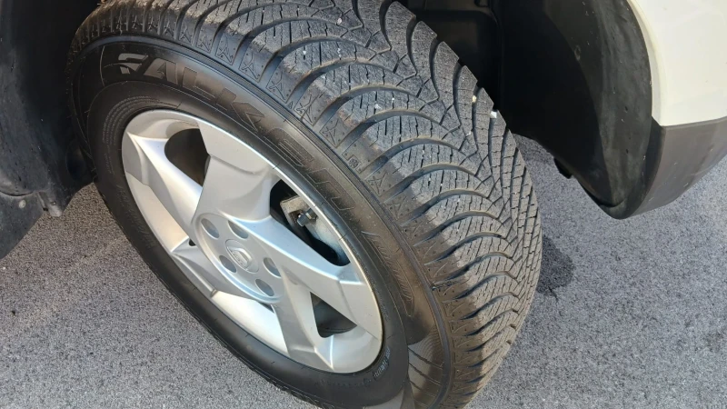 Dacia Duster 1.6, снимка 15 - Автомобили и джипове - 50854326