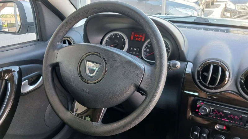 Dacia Duster 1.6, снимка 11 - Автомобили и джипове - 50854326