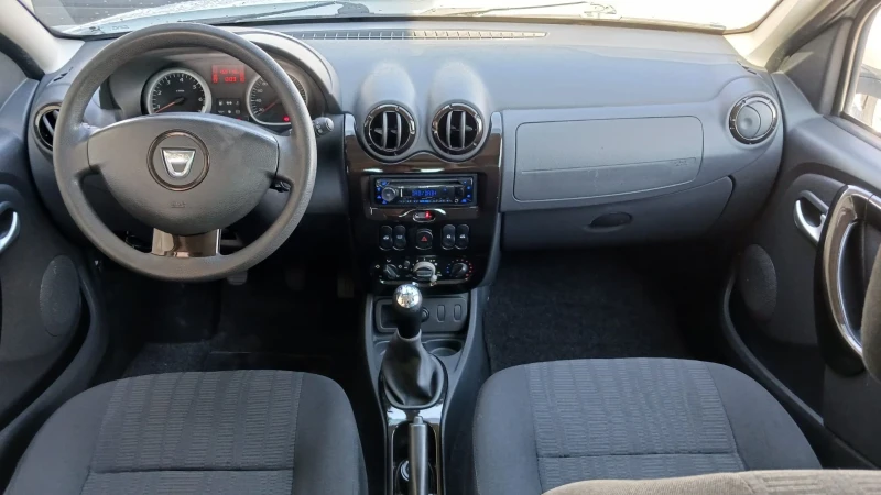 Dacia Duster 1.6, снимка 8 - Автомобили и джипове - 50854326