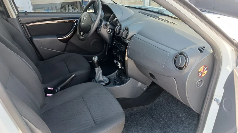 Dacia Duster 1.6, снимка 9 - Автомобили и джипове - 50854326