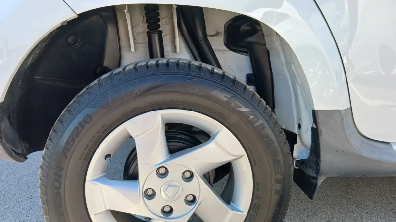 Dacia Duster 1.6, снимка 16 - Автомобили и джипове - 50854326